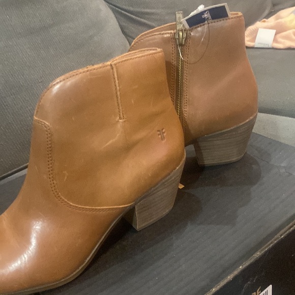 Frye Jennifer Booties. Never worn size 9. Natural beige. - Picture 3 of 9